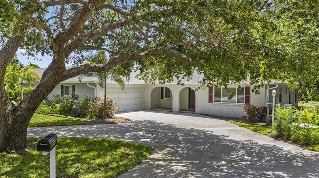 Primary Photo - 1895 Buccaneer Cir