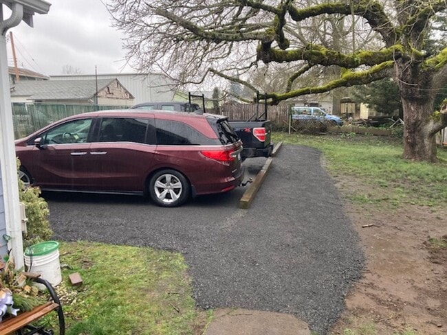 Building Photo - Freshly Remodeled Cozy Cottage Home