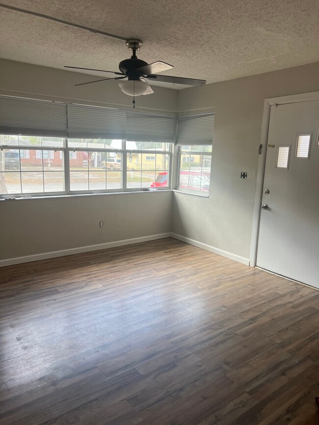 Building Photo - 153 Adkinson Dr