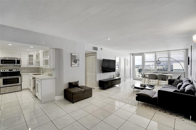 Building Photo - 3725 S Ocean Dr