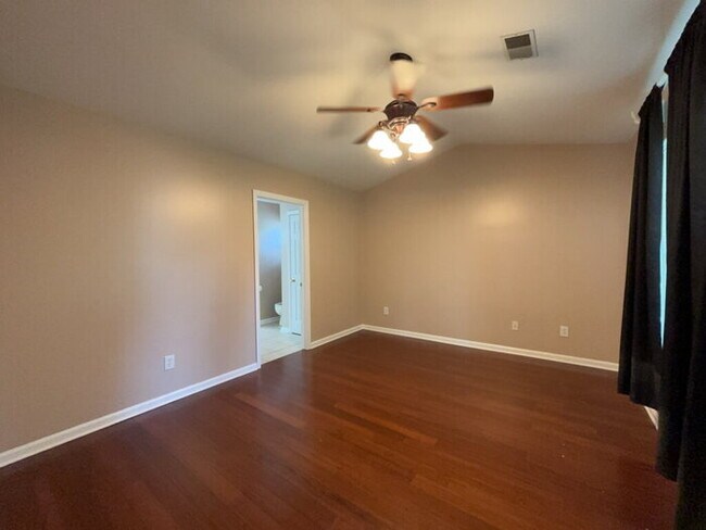 Building Photo - 118 Towering Pine Dr