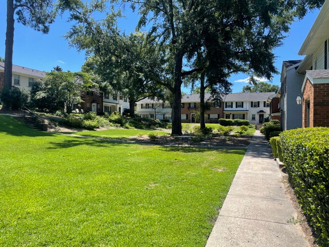 Building Photo - 2846 Walton Way