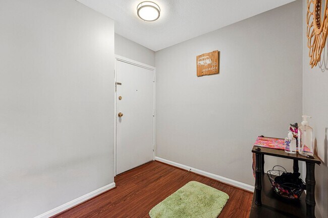 Building Photo - 2 Bedroom 2 Bathroom Condo Available for Rent