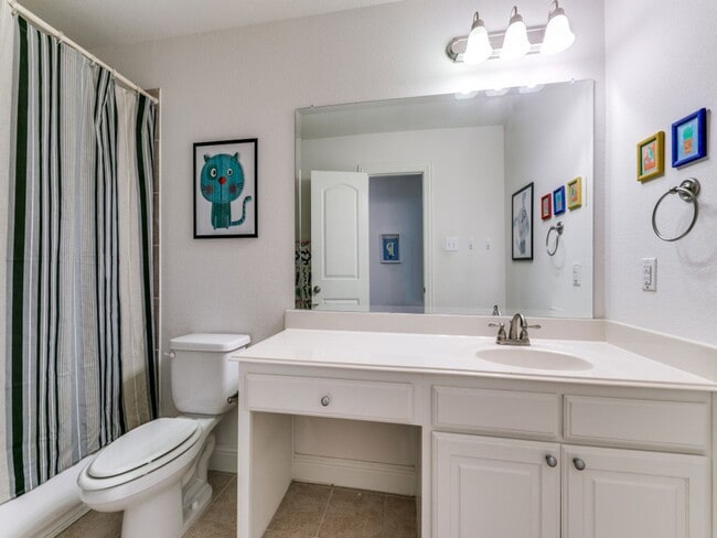 Building Photo - This home is a must see!!