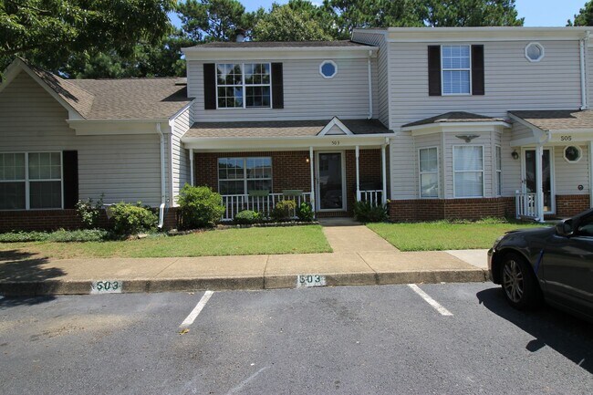 Building Photo - 2 Bedroom 2 Bath Townhome