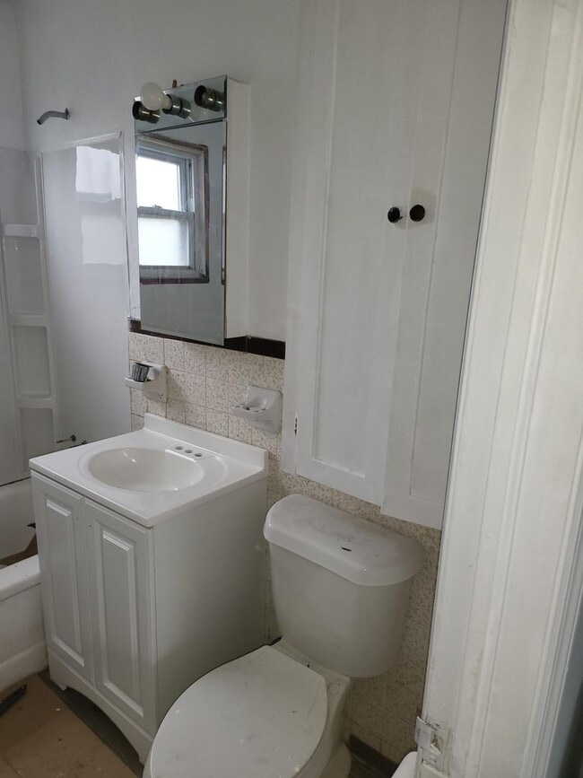 Building Photo - 3 Bedroom Ranch - $1,350