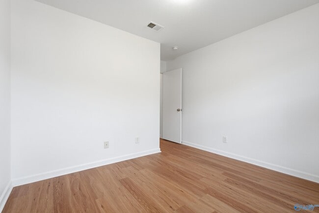 Building Photo - 15328 Mill Valley Dr