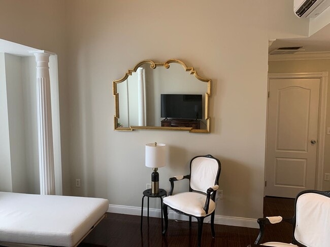 Building Photo - One Bedroom Loft at Kelly House Condominiums