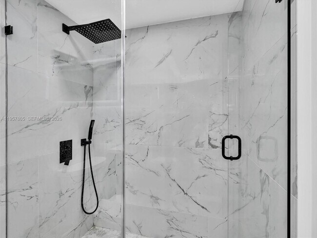 Building Photo - 10000 W Bay Harbor Dr