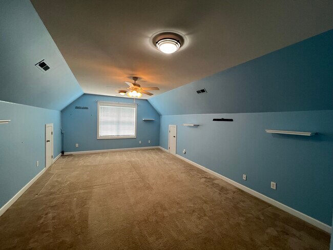 Building Photo - 9720 Royal Colony Dr