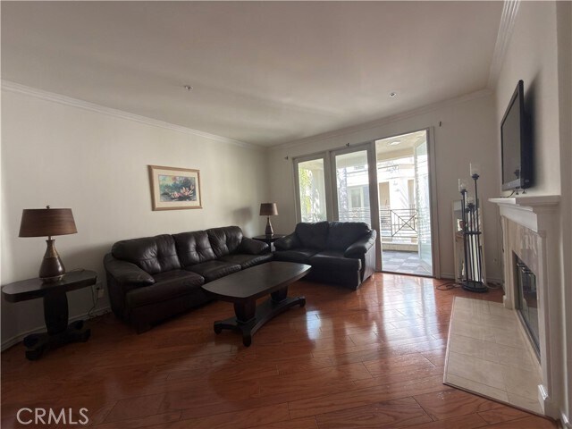 Building Photo - 2233 Martin