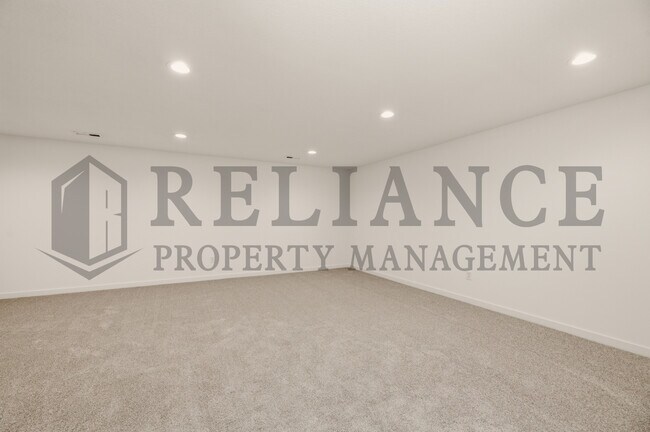 Building Photo - 5259 N Pinecrest Ct