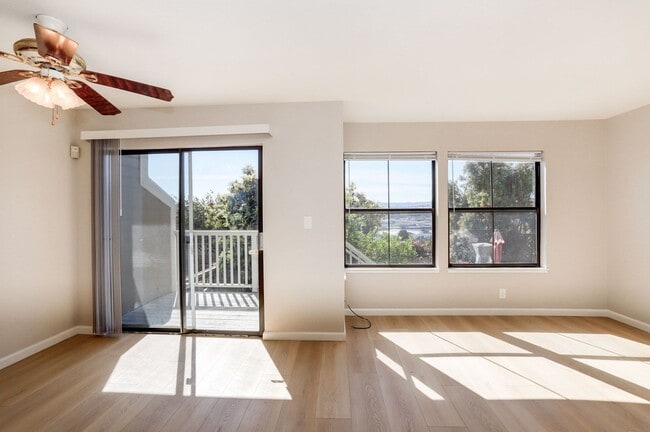 Building Photo - Sunny Potrero Hill 3BR / 1BA Townhome | Private Yard | YouTube Tour