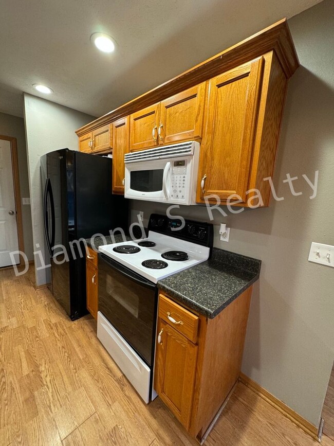Building Photo - South Nixa Location!  3 Bedroom/2 Bath Home