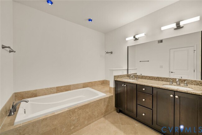 Building Photo - 1418 N Rhodes St