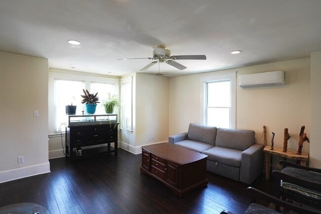 Building Photo - 43 Alpine Pl