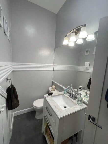 Building Photo - 471 Massachusetts Ave