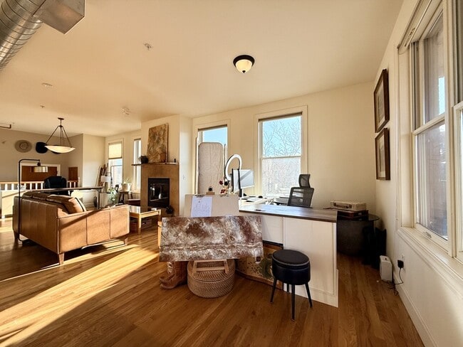 Building Photo - 261 Pine St