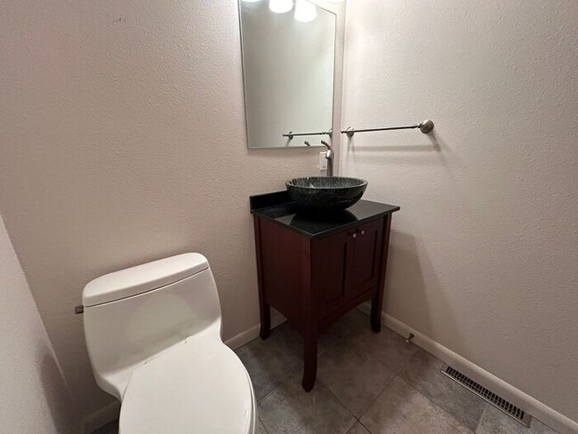 Building Photo - $3,350 | 5 Bedroom, 2.5 Bathroom House | P...
