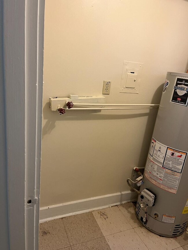 Building Photo - 1937 Payne St