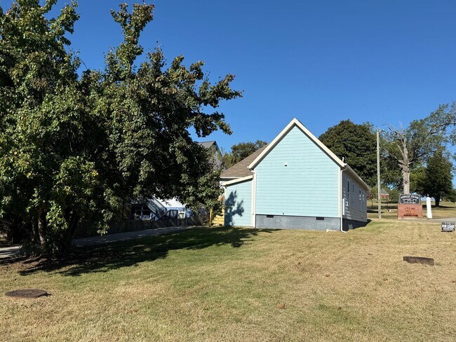 Building Photo - 900 Knoxville College Dr