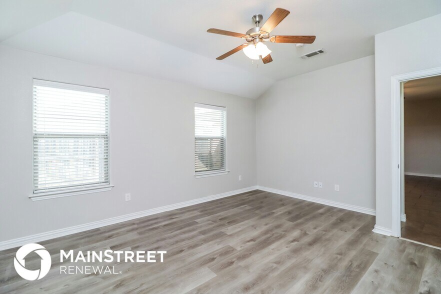 Building Photo - 3433 Heatherbend St