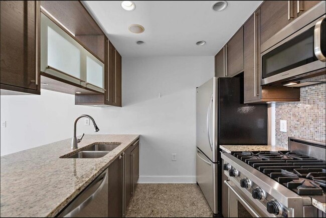 Building Photo - 10 Regent St