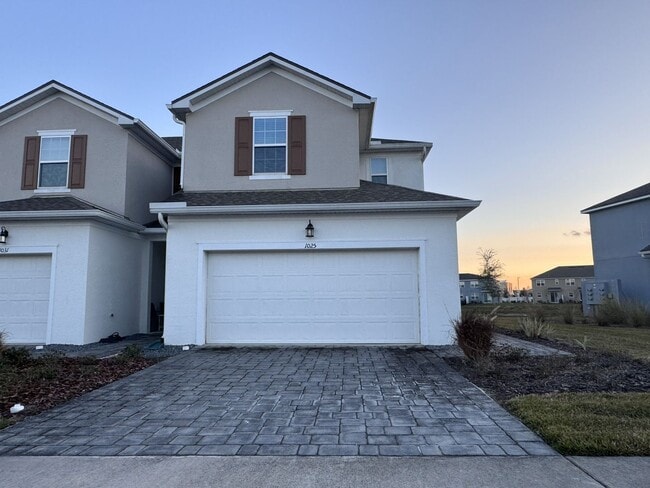 Building Photo - 3 Bedroom 2.5 Bathrooms Townhouse at Spring Isle Palms