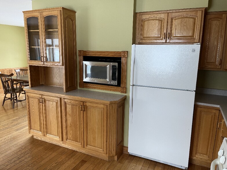 Building Photo - 559 Malletts Bay Ave