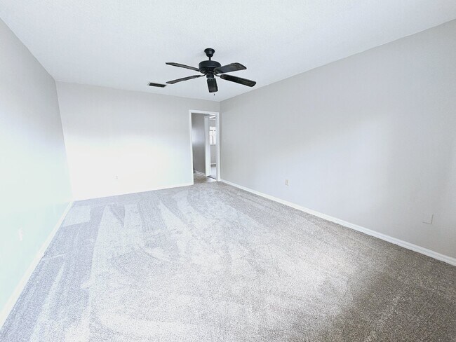 Building Photo - 2 bed 1 bath