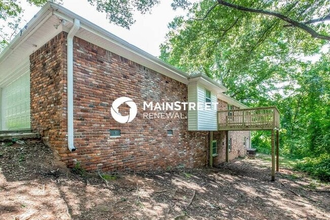 Building Photo - 3 Bedroom Pet-Friendly Home in Lithonia, GA with Main Street Renewal