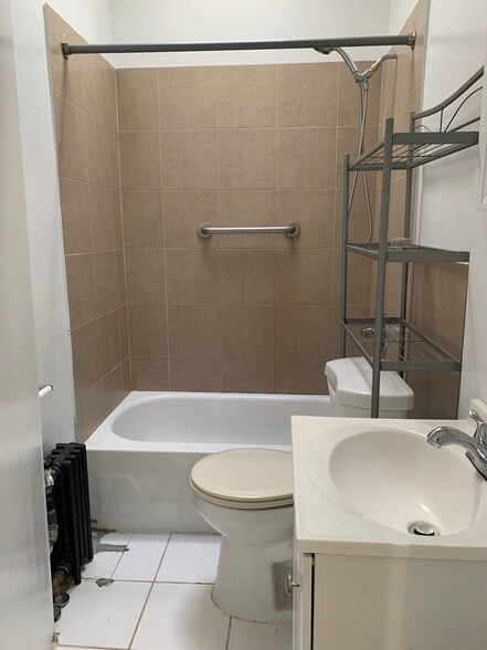 Building Photo - 366 E 28th St