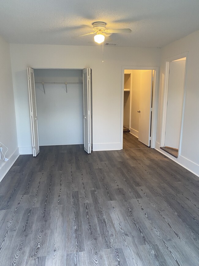 Building Photo - 5939 SE Wilsie Dr