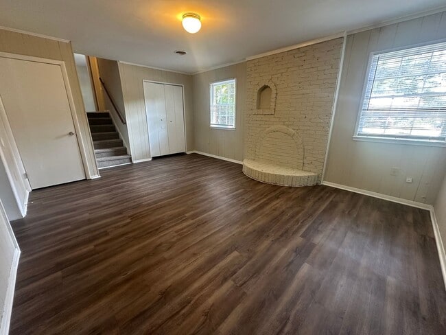 Building Photo - 705 Buena Vista Dr