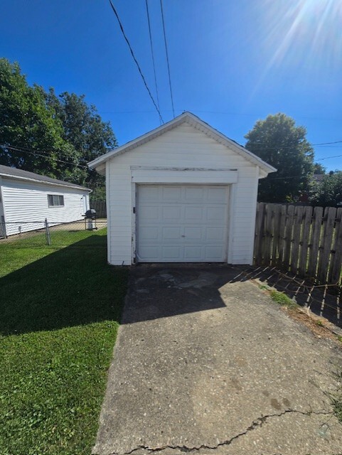 Building Photo - 133 E Harding Rd