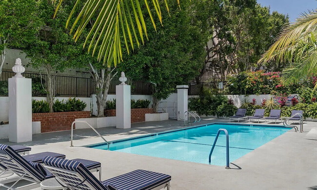 Building Photo - "Charming 1-Bedroom Retreat in Santa Ana – Perfect for Urban Living!"