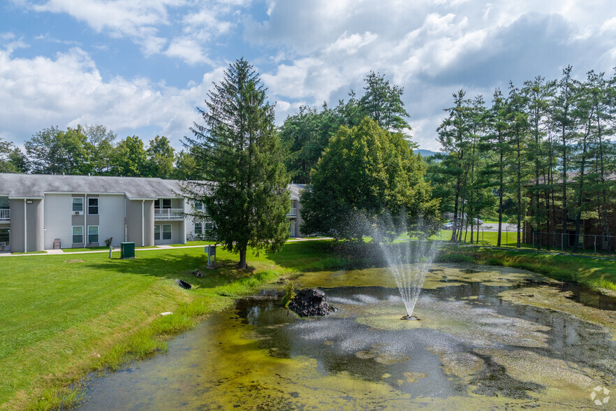 Building Photo - Emerald Pond Estates