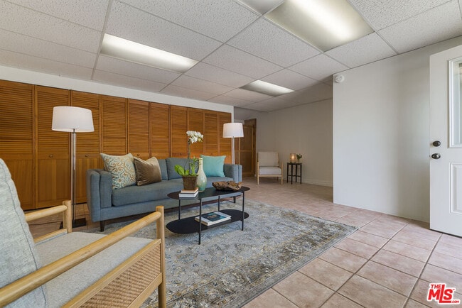 Building Photo - 100 E Kenneth Rd