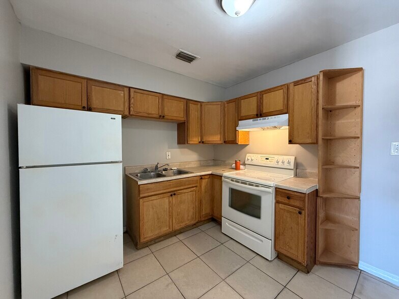 Building Photo - 4410 N 40th St