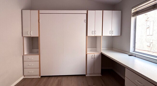 Building Photo - Single Story Summerlin Home with 3 Bedrooms! No Carpets. New Laminate Flooring. Cute backyard.