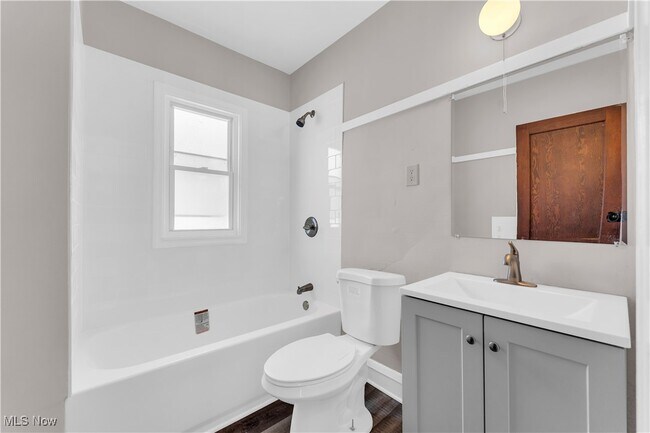 Building Photo - 10602 Langton Ave