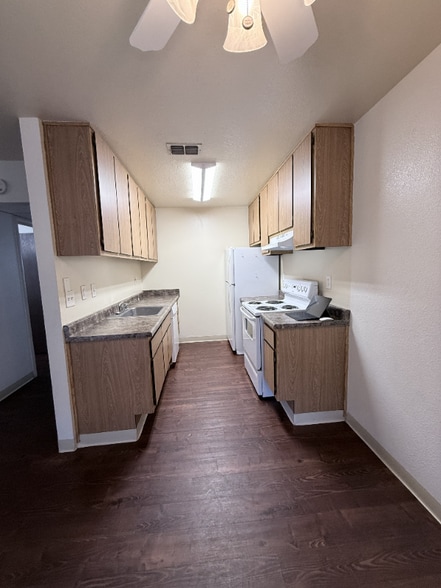 Building Photo - 5421 El Camino Ave