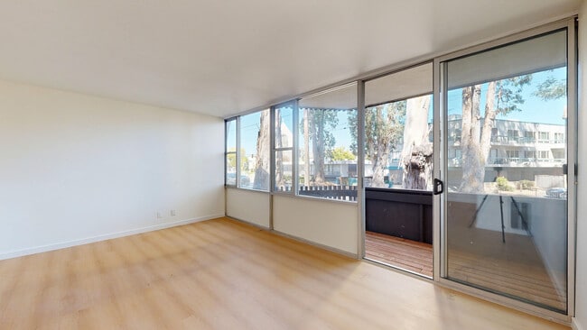 Building Photo - 1507 Carol-105A