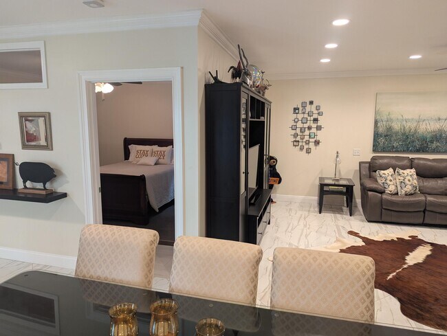 Building Photo - 708 Rambling Dr Cir