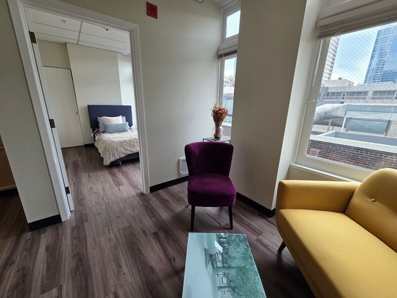 Interior Photo - Sixth & Pine Building