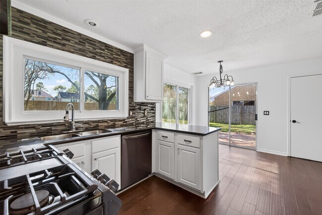 Building Photo - 13327 Harpers Bridge Dr