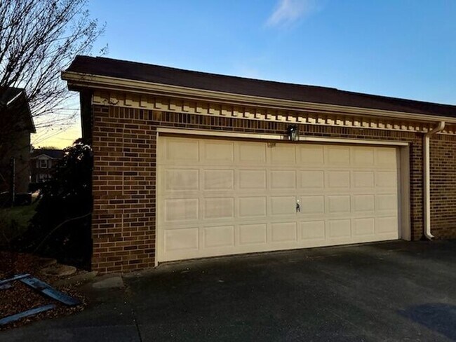 Building Photo - MOVE IN SPECIAL-Luxury in the heart of Madison with a 2 car garage