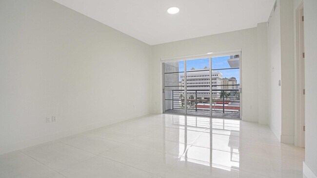 Building Photo - 155 E Boca Raton Rd