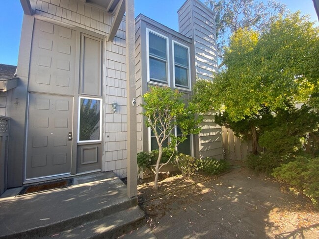 Building Photo - 982 Marquette Ln