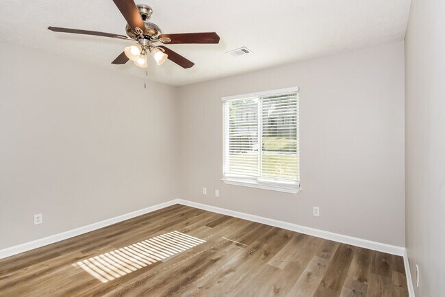 Building Photo - 113 Colemans Bluff Dr